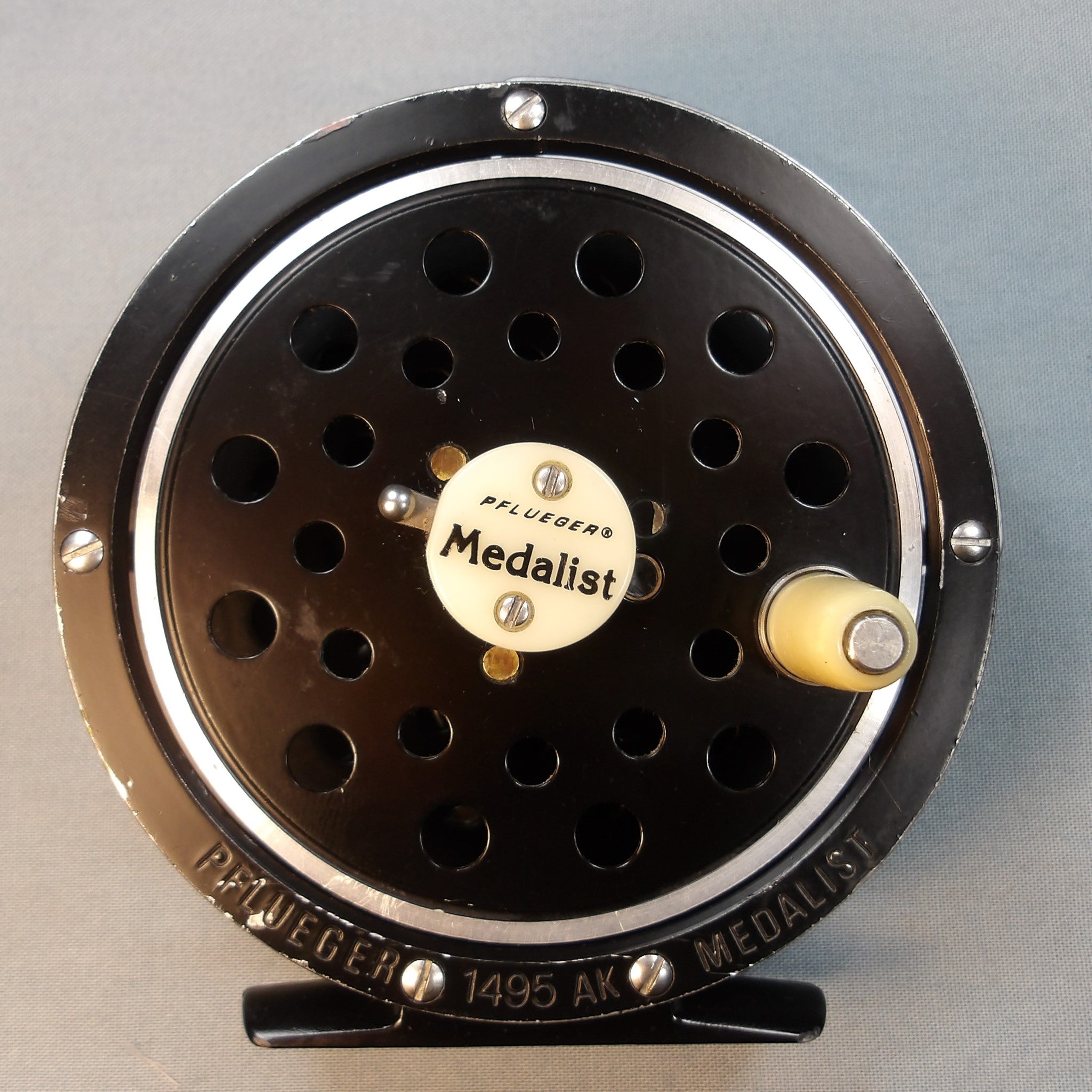 Pflueger Medalist 1495 AK – Morning Dew Angler