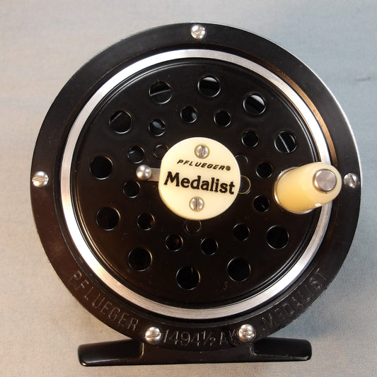 Pflueger Medalist 1494 1/2 AK NIB