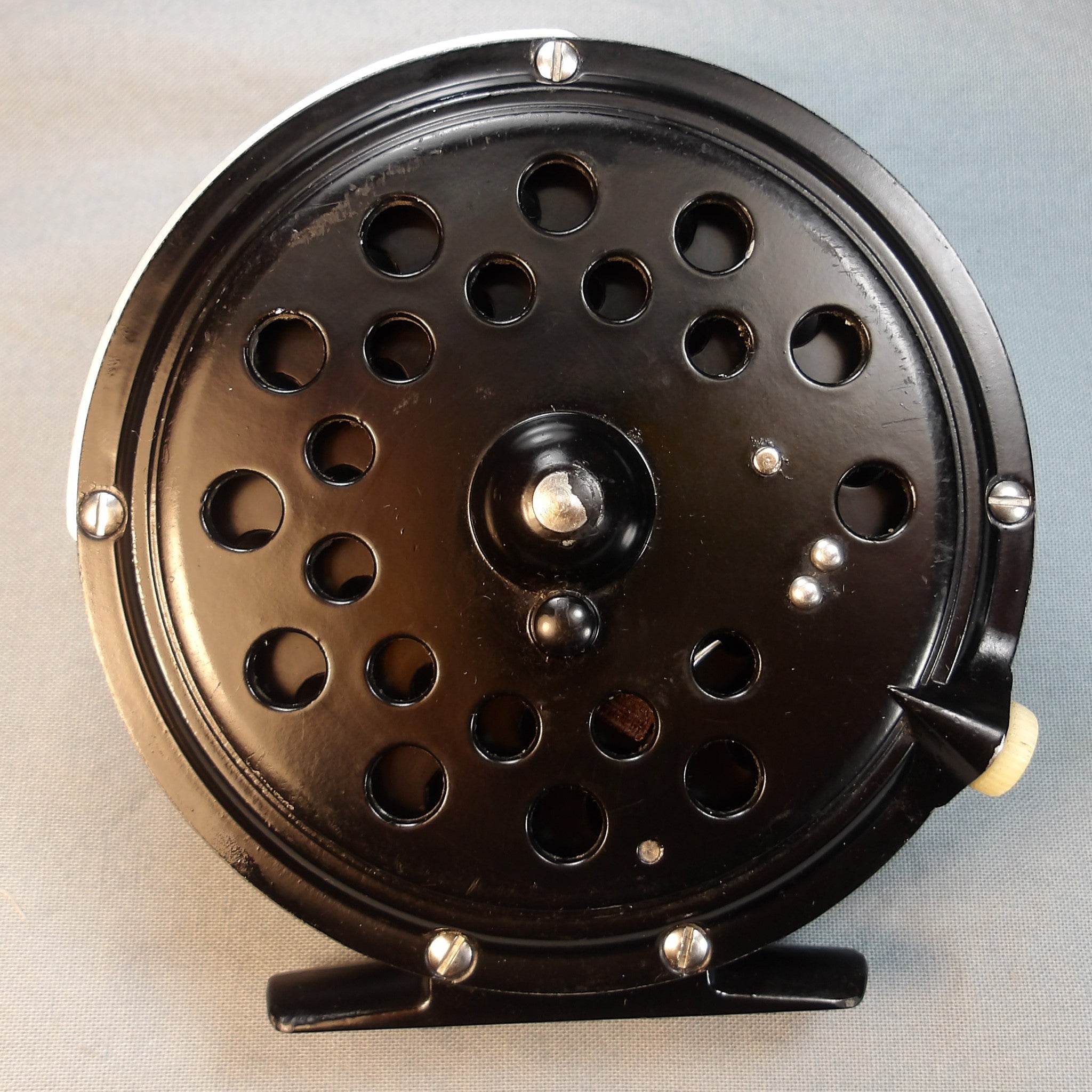 Pflueger Medalist 1495 AK – Morning Dew Angler