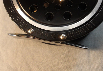 Pflueger Medalist 1494 CJ