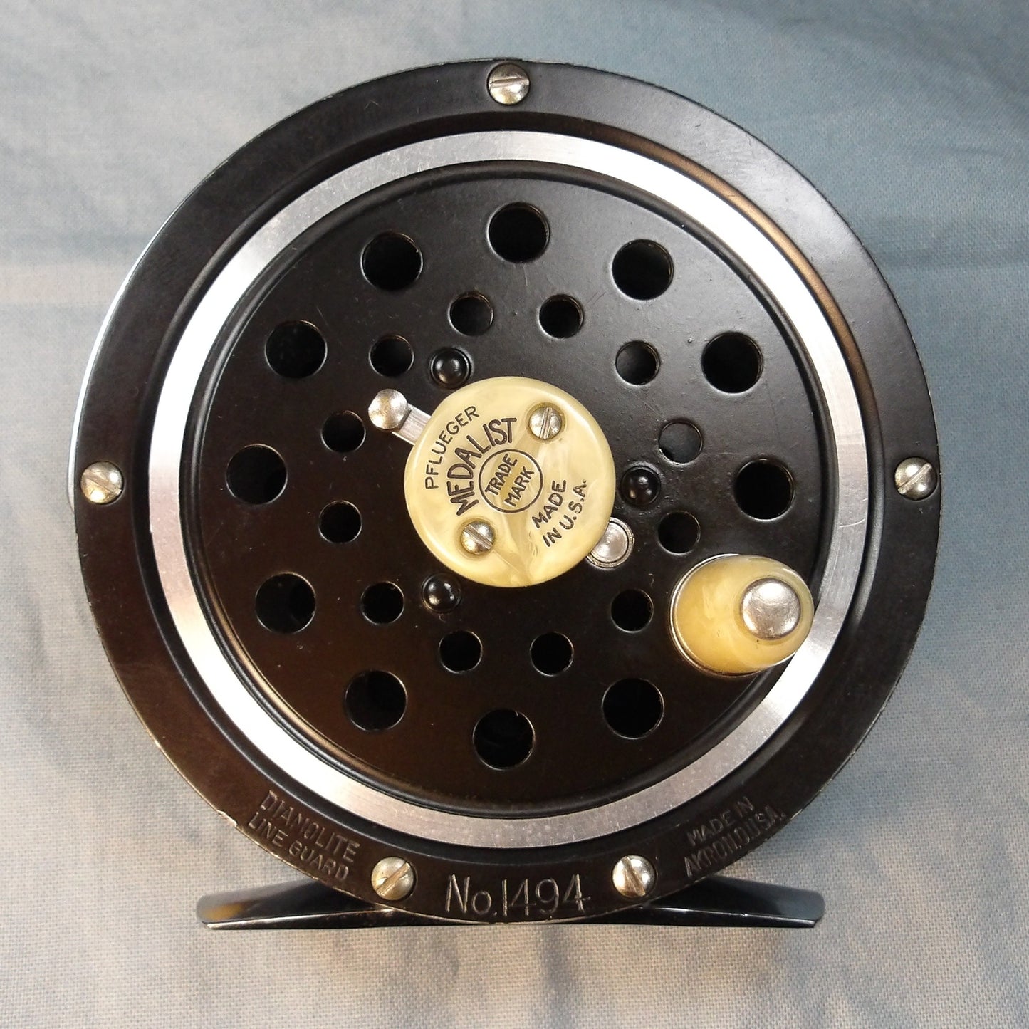 Pflueger Medalist 1494