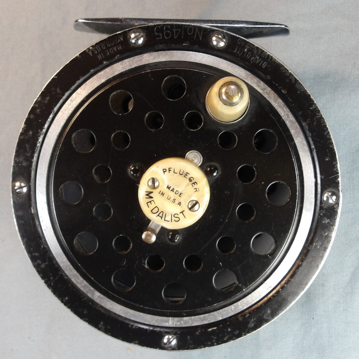 Pflueger Medalist 1495 Akron