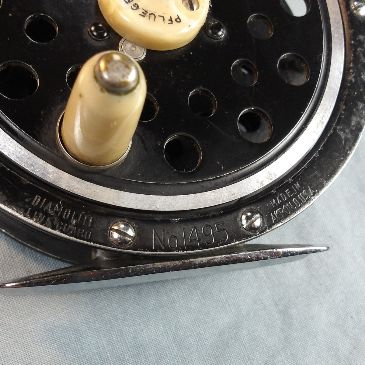 Pflueger Medalist 1495 Akron
