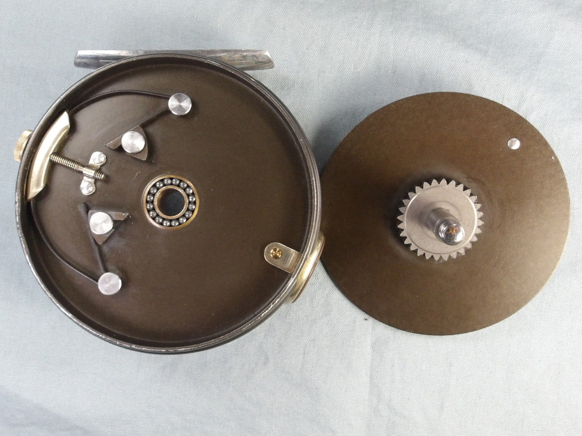 Hardy Perfect 3 3/8" with spare spool.